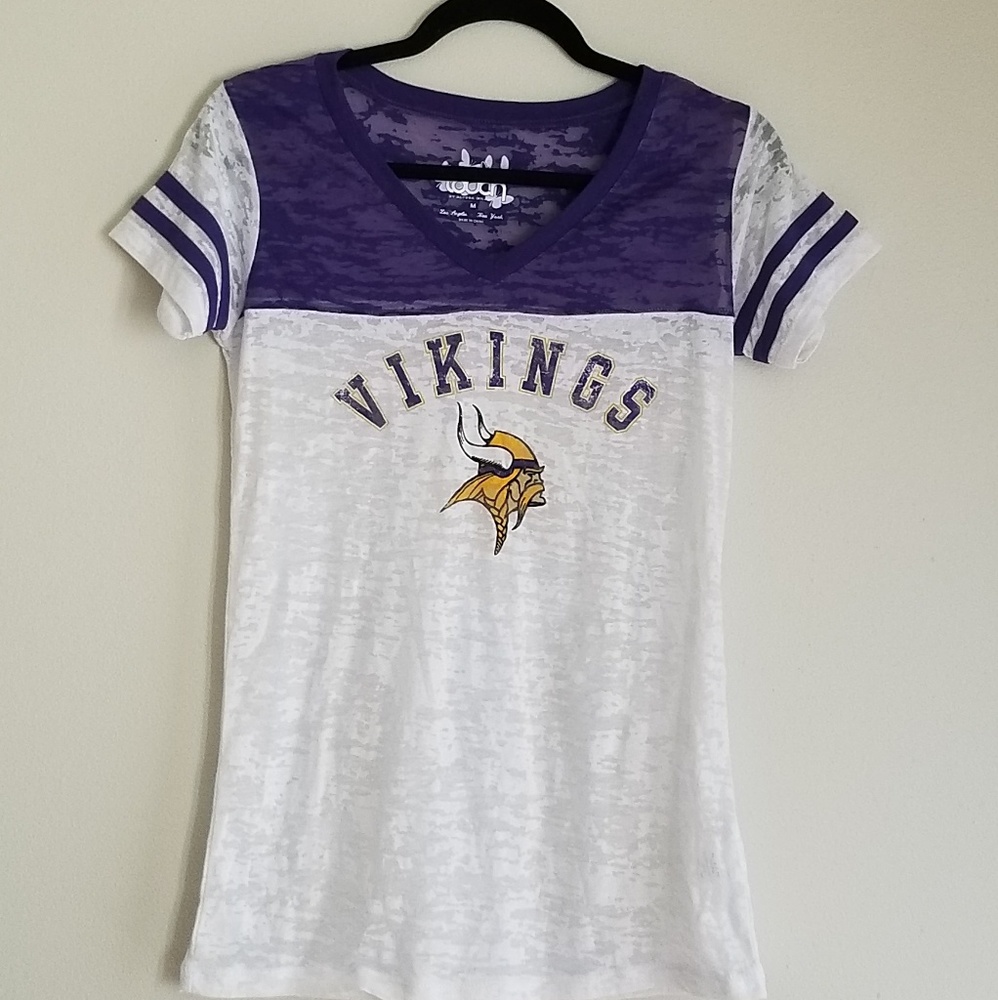 **NWOT** Womens  MN Vikings tshirt